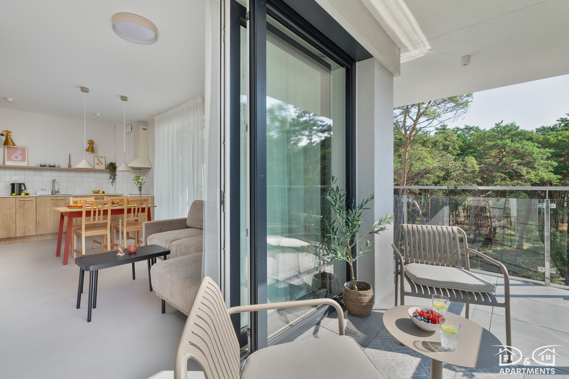 Balkon i salon apartamentu Międzywodzie Zielona 1A